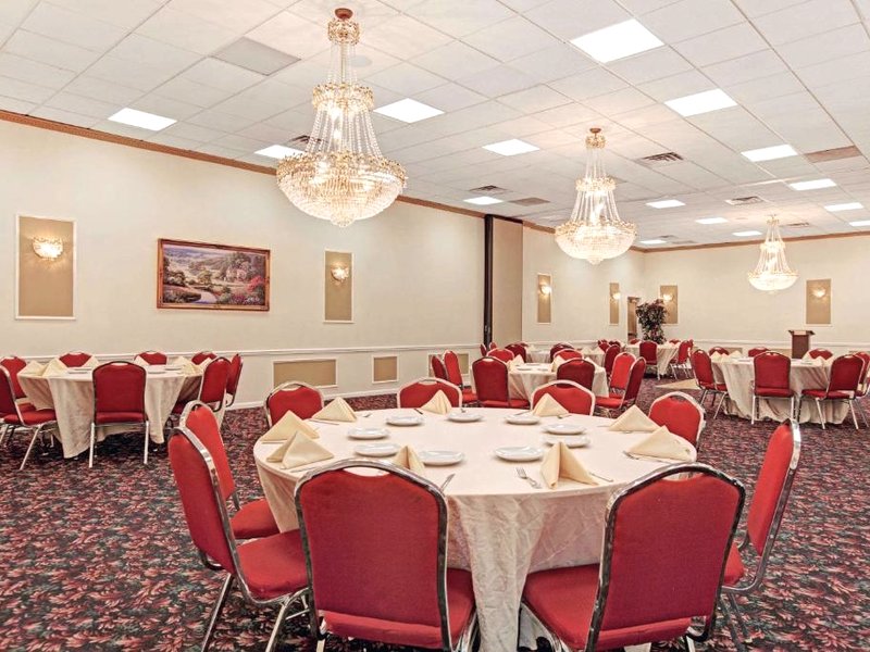 Ramada by Wyndham Flemingtonの写真
