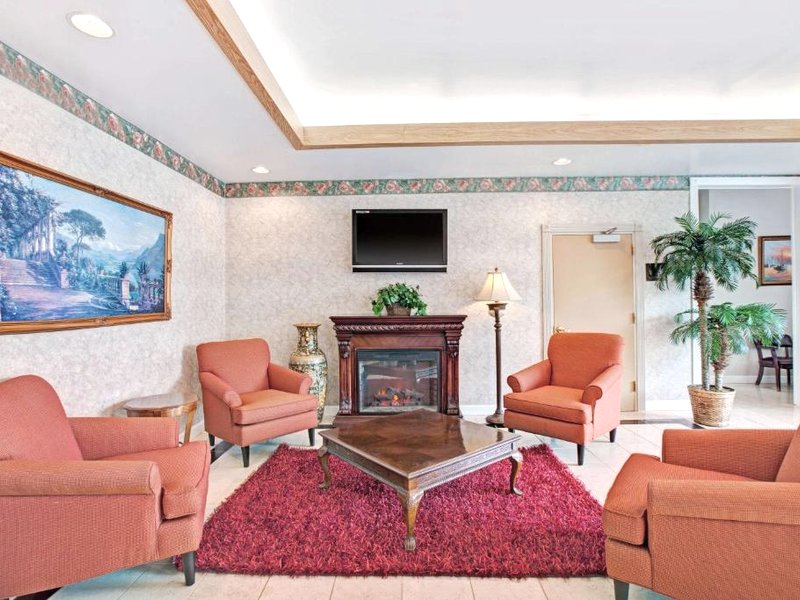 Ramada by Wyndham Flemingtonの写真