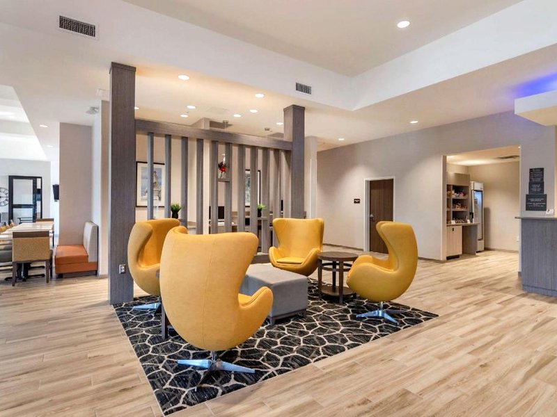 Comfort Suites Grandview - Kansas Cityの写真