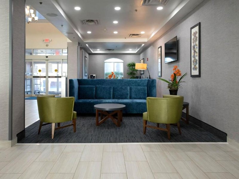 Holiday Inn Express Hotel & Suites Kansas City - Grandview By IHGの写真
