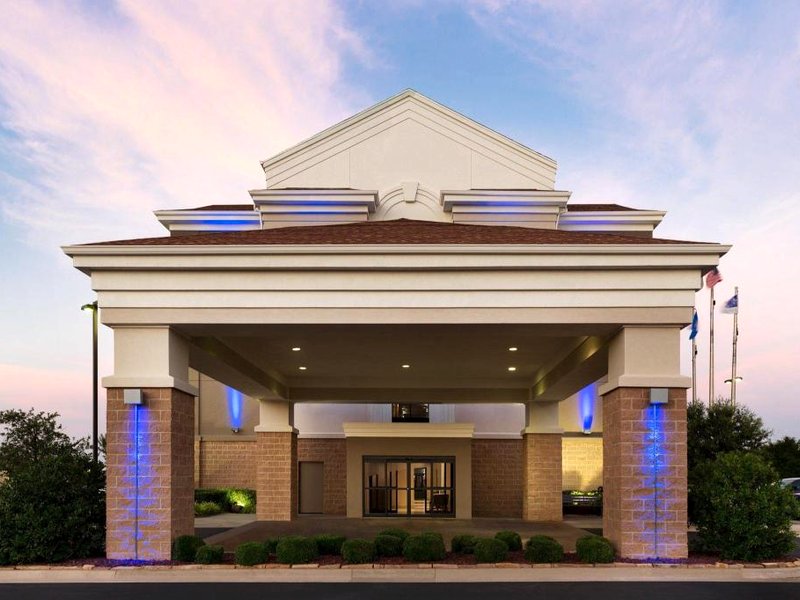 Holiday Inn Express Hotel & Suites Shawnee I-40 By IHGの写真