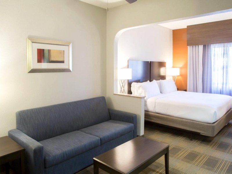 HOLIDAY INN EXPRESS HOTEL AND SUITES OXFORD By IHGの写真