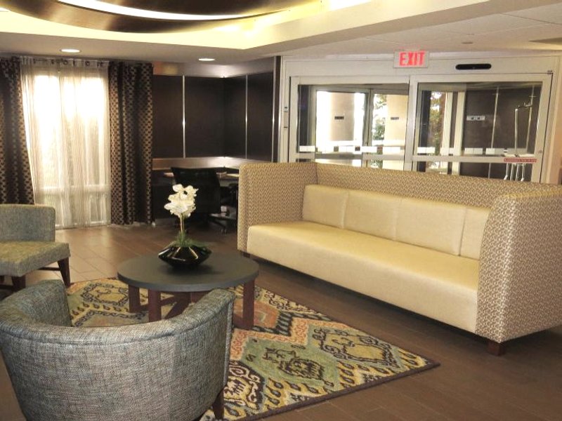 HOLIDAY INN EXPRESS HOTEL AND SUITES OXFORD By IHGの写真