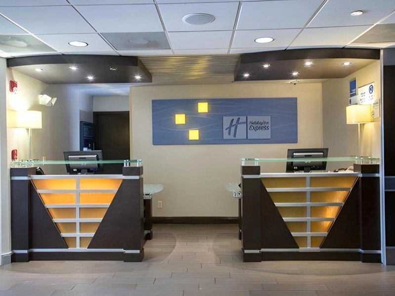 HOLIDAY INN EXPRESS HOTEL AND SUITES OXFORD By IHGの写真