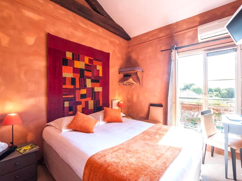 Logis hotels Les Glycinesの写真