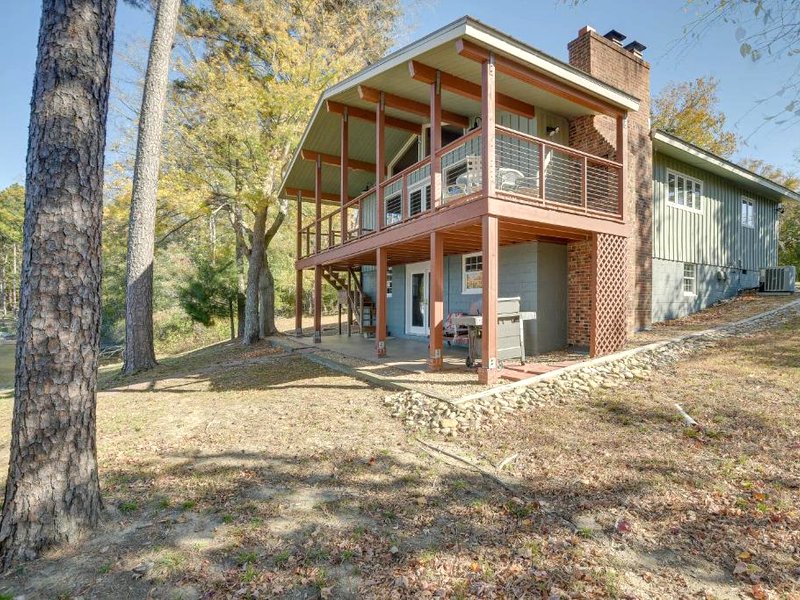 Cozy Lakefront Cabin in Semora with Large Dock!の写真