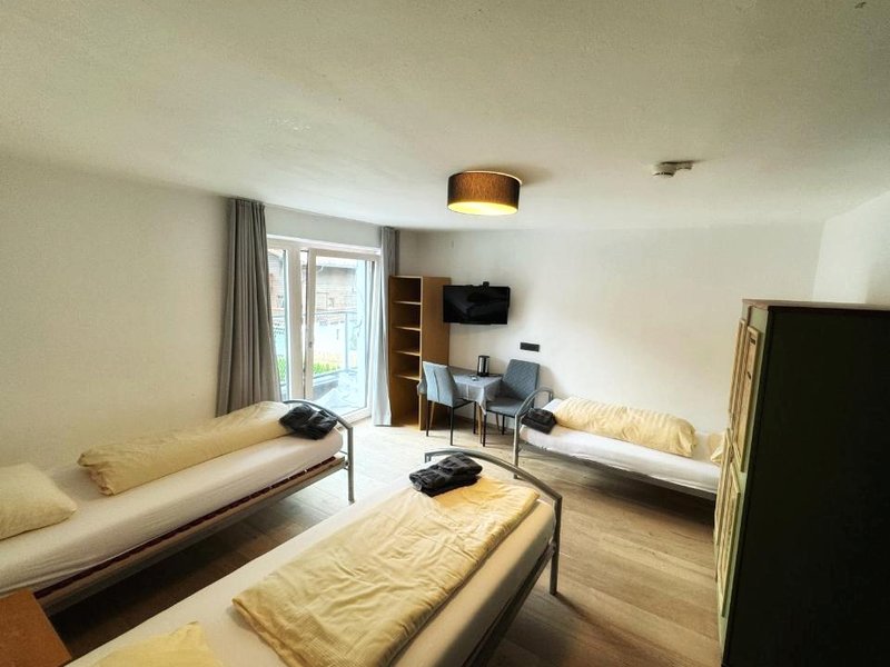 SKILL Mountain Lodge - Ski und Bike Hostel im Sommer mit JOKER CARDの写真