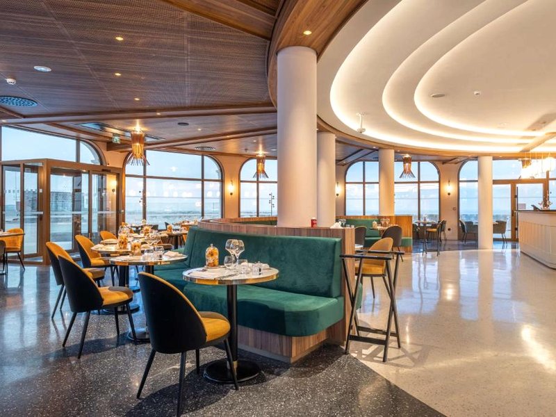 Radisson Blu Grand Hotel & Spa, Malo-Les-Bainsの写真