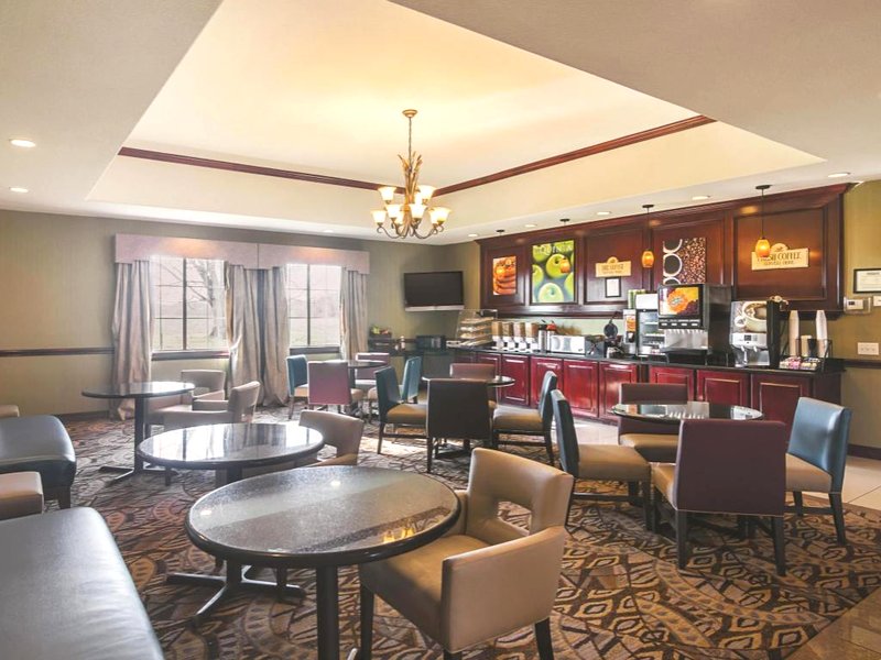 La Quinta Inn & Suites by Wyndham Lindaleの写真