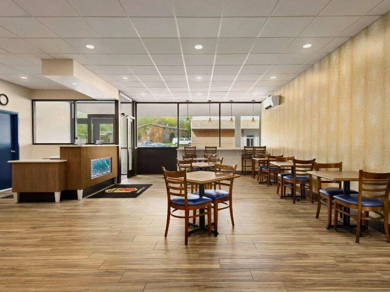 スーパー 8 バイ ウインダム リバプール シラキュース ノース エアポート (Super 8 By Wyndham Liverpool/Syracuse North Airport)の写真