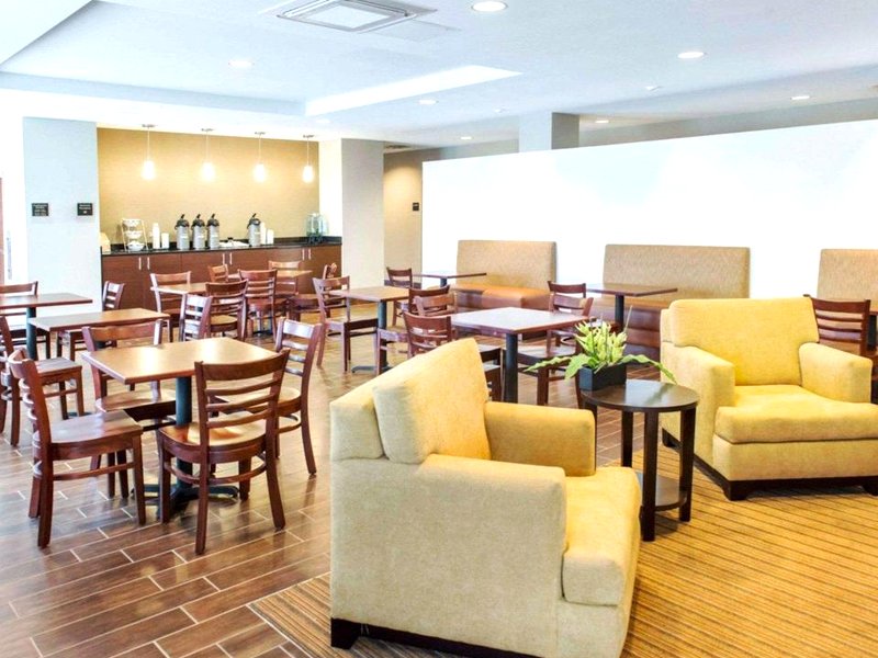 スリープ イン&スイーツ デ フューニアク スプリングズ クレストビュー (Sleep Inn & Suites Defuniak Springs - Crestview)の写真
