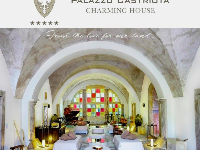 パラッツォ カストリオータ (Palazzo Castriota)の写真