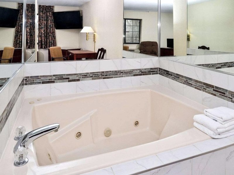 エコノ ロッジ イン＆スイーツ シェルビービル (Econo Lodge Inn & Suites Shelbyville)の写真
