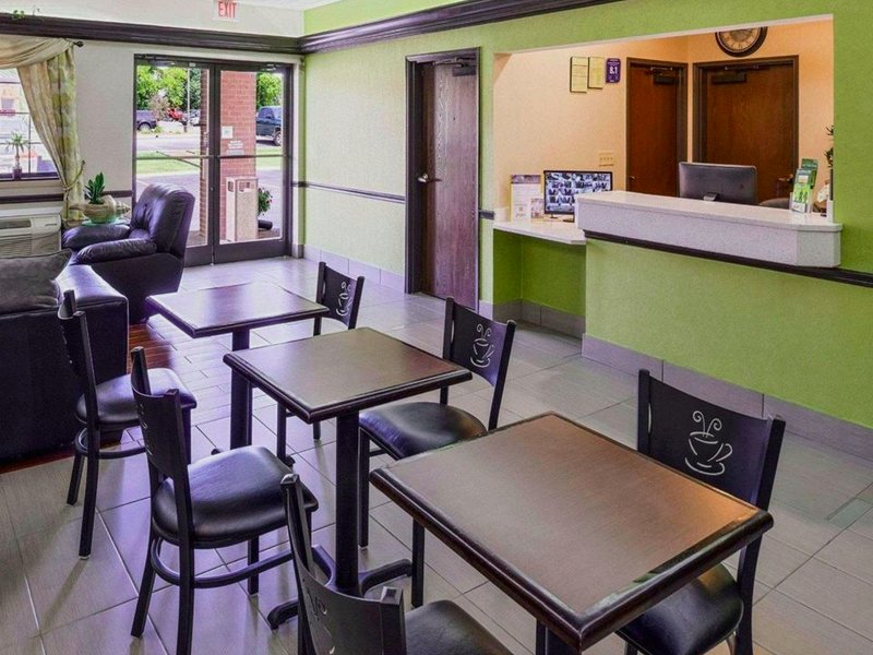 エコノ ロッジ イン＆スイーツ シェルビービル (Econo Lodge Inn & Suites Shelbyville)の写真