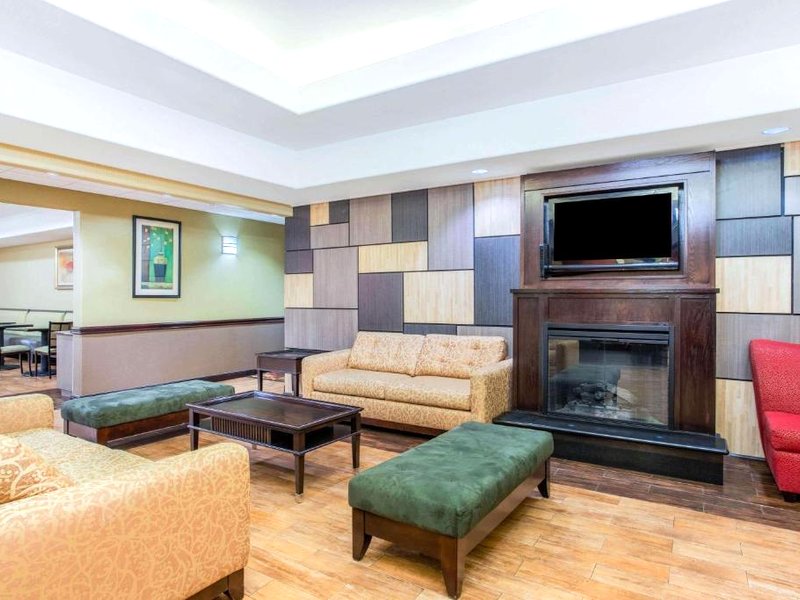 ラ キンタ イン&スイーツ バイ ウィンダム エニス (La Quinta Inn & Suites by Wyndham Ennis)の写真