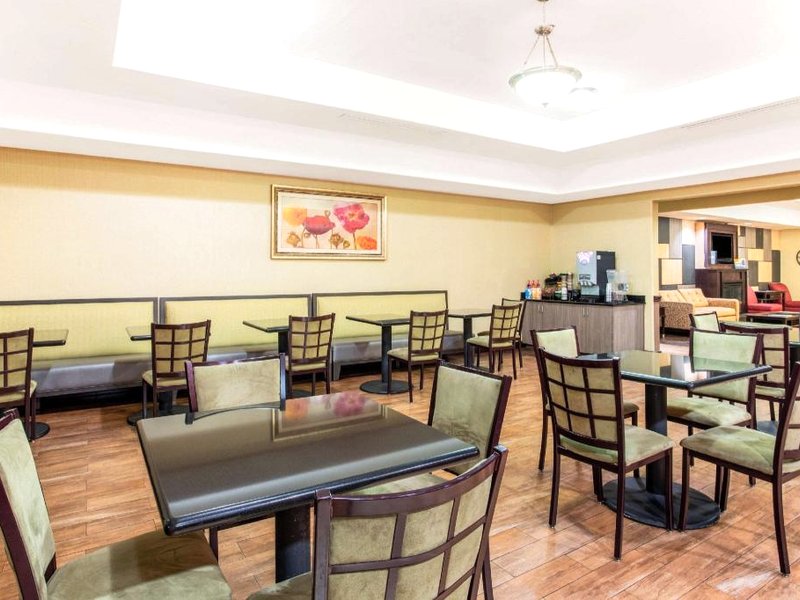 ラ キンタ イン&スイーツ バイ ウィンダム エニス (La Quinta Inn & Suites by Wyndham Ennis)の写真