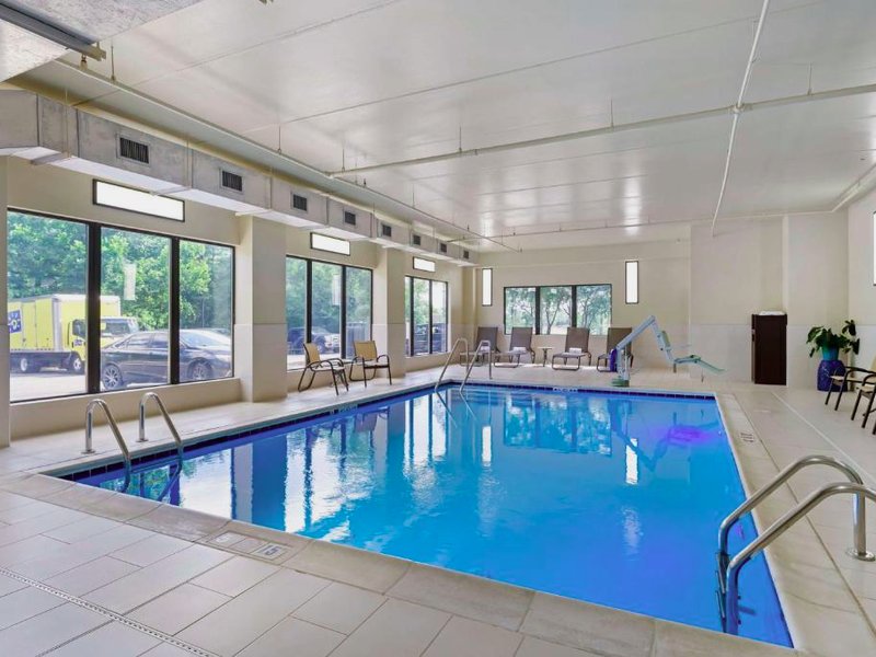 ベスト ウェスタン プラス ソーンバーグ イン&スイーツ (Best Western Plus Thornburg Inn & Suites)の写真