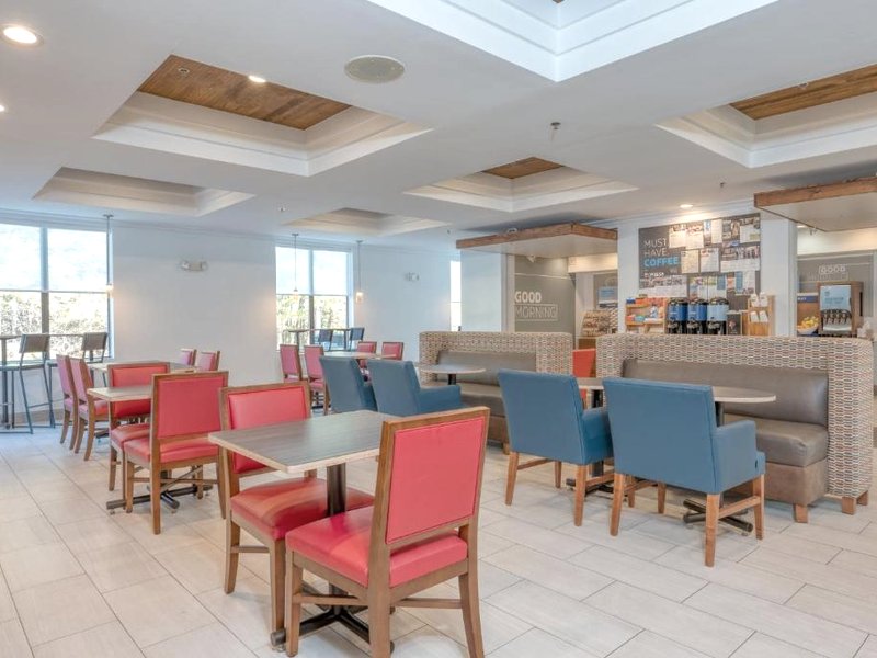 Holiday Inn Express Hotel & Suites Thornburg-S. Fredericksburg By IHGの写真