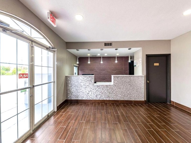 クオリティ イン&スイーツ カントン (Quality Inn & Suites Canton)の写真
