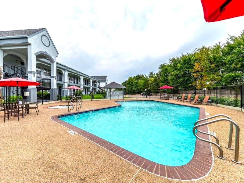 クオリティ イン&スイーツ カントン (Quality Inn & Suites Canton)の写真