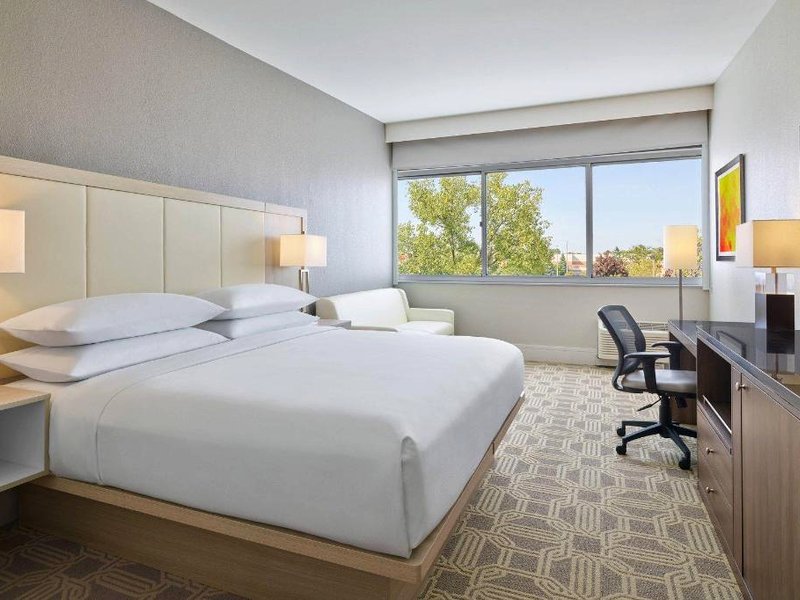 デルタ ホテルズ バイ マリオット シカゴ ウィローブルック (Delta Hotels by Marriott Chicago Willowbrook)の写真