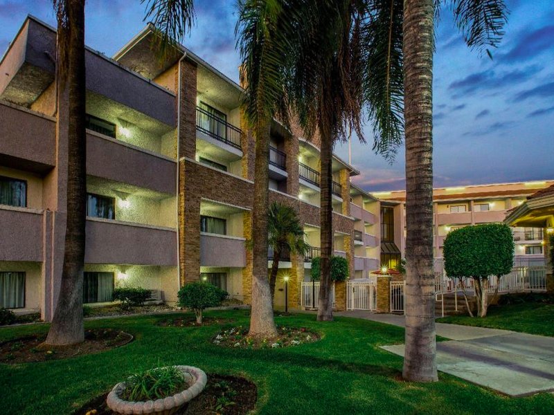 ラ キンタ イン & スイーツ バイ ウィンダム ポモナ (La Quinta Inn & Suites by Wyndham Pomona)の写真