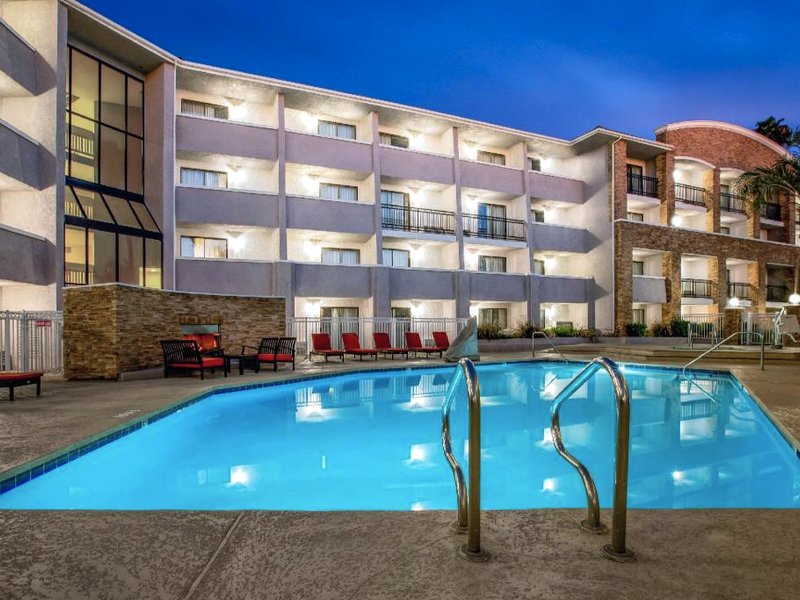 ラ キンタ イン & スイーツ バイ ウィンダム ポモナ (La Quinta Inn & Suites by Wyndham Pomona)の写真