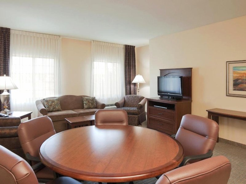 Staybridge Suites Lafayette-Airport By IHGの写真