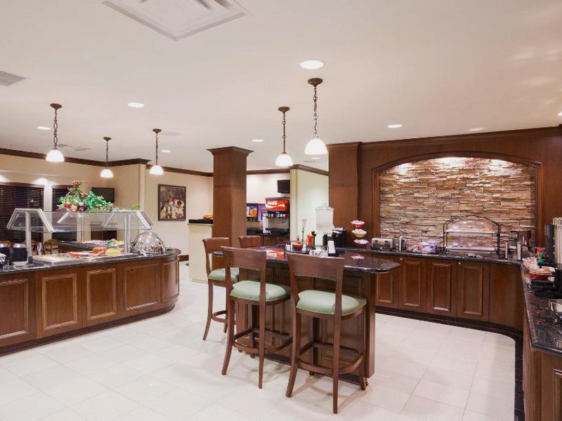 Staybridge Suites Lafayette-Airport By IHGの写真