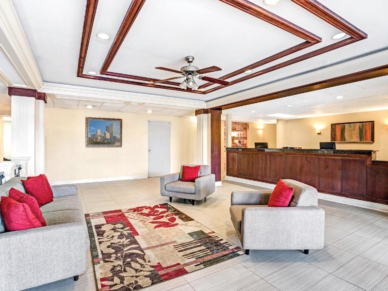 クオリティ スイーツ アトランタ エアポート イースト (Quality Suites Atlanta Airport East)の写真