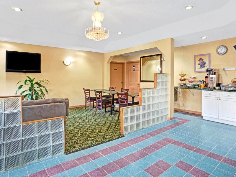 トラベロッジ バイ ウィンダム フォレストパーク アトランタ サウス (Travelodge by Wyndham Forest Park Atlanta South)の写真