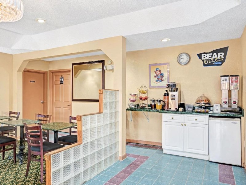 トラベロッジ バイ ウィンダム フォレストパーク アトランタ サウス (Travelodge by Wyndham Forest Park Atlanta South)の写真