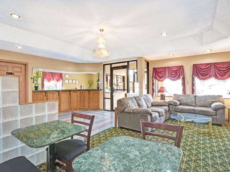 トラベロッジ バイ ウィンダム フォレストパーク アトランタ サウス (Travelodge by Wyndham Forest Park Atlanta South)の写真