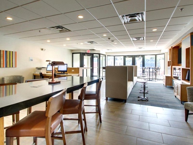 ホリデイ イン エクスプレス ＆ スイーツ オーロラ ナパービル バイ IHG (Holiday Inn Express & Suites Aurora - Naperville By IHG)の写真