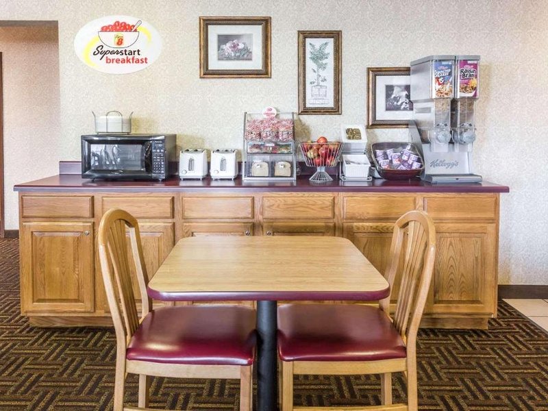 スーパー8 バイ ウインダム ヨークビル (Super 8 by Wyndham Yorkville)の写真