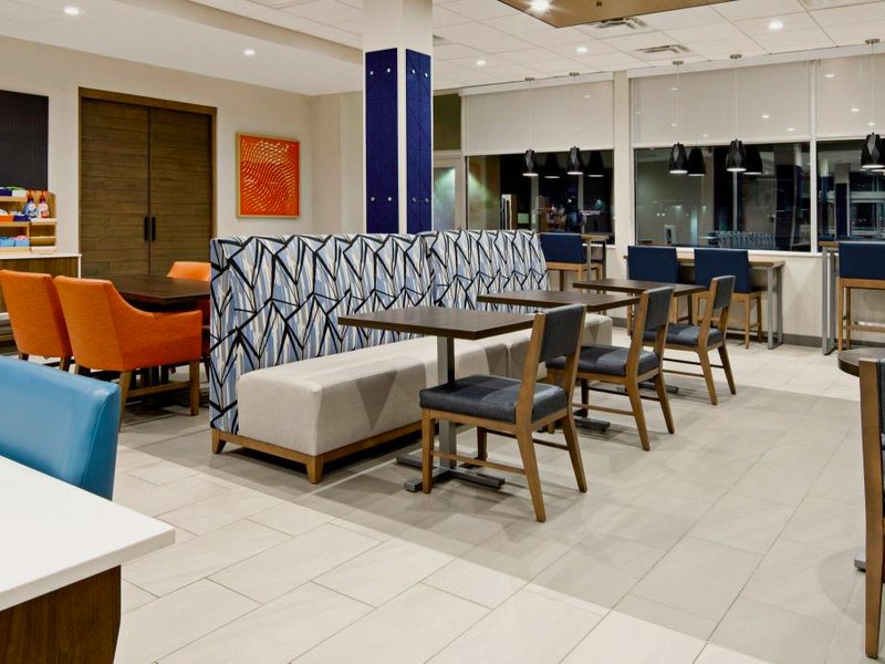 ホリデイ イン エクスプレス アンド スイーツ パーム デザート ミレニアム バイ IHG (Holiday Inn Express And Suites Palm Desert Millennium By IHG)の写真