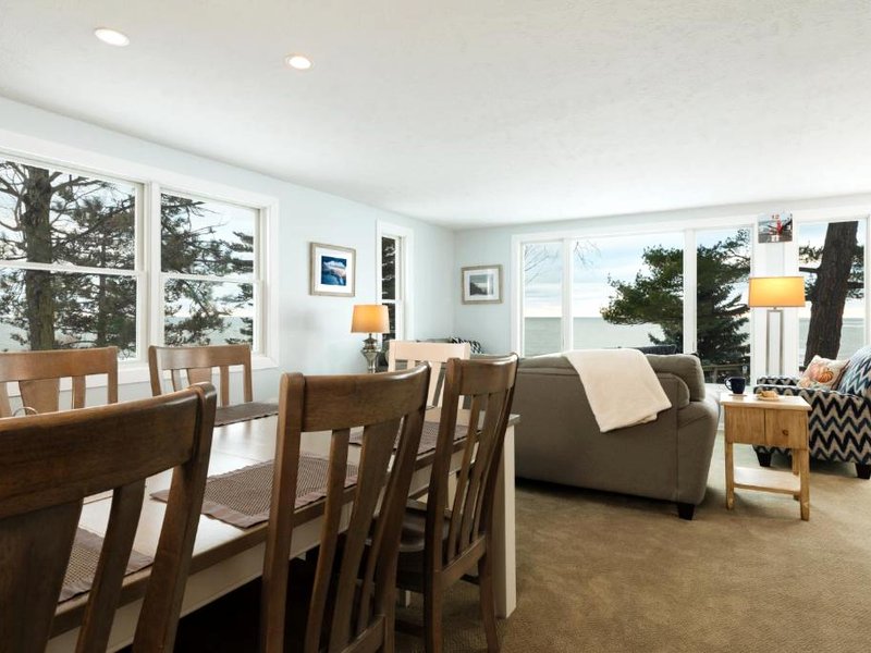 Looking Glass Beachfront Innの写真