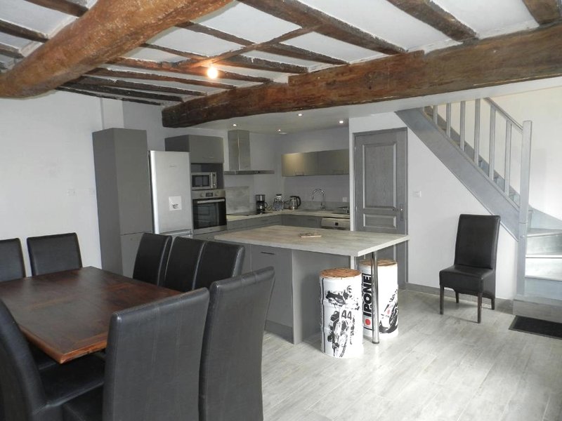 Charmante Fermette avec Jardin, Terrasse et 4 Chambres - Idéale pour Familles et Amis - FR-1-410-436 (Charmante Fermette avec Jardin, Terrasse et 4 Chambres - Ideale pour Familles et Amis - FR-1-410-436)の写真