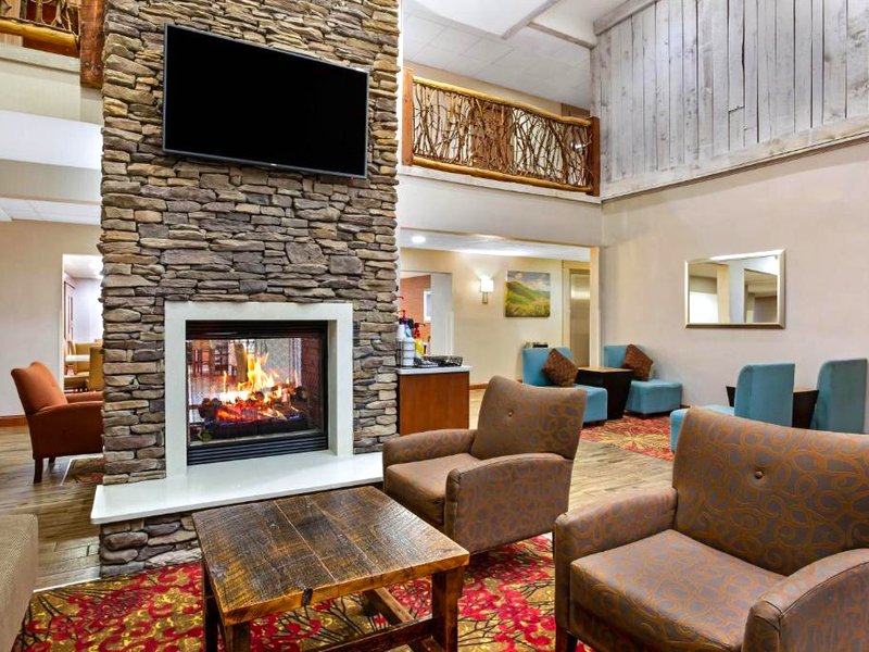 La Quinta Inn & Suites by Wyndham Boone Universityの写真