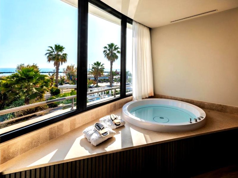 International Hotel & Suiteの写真