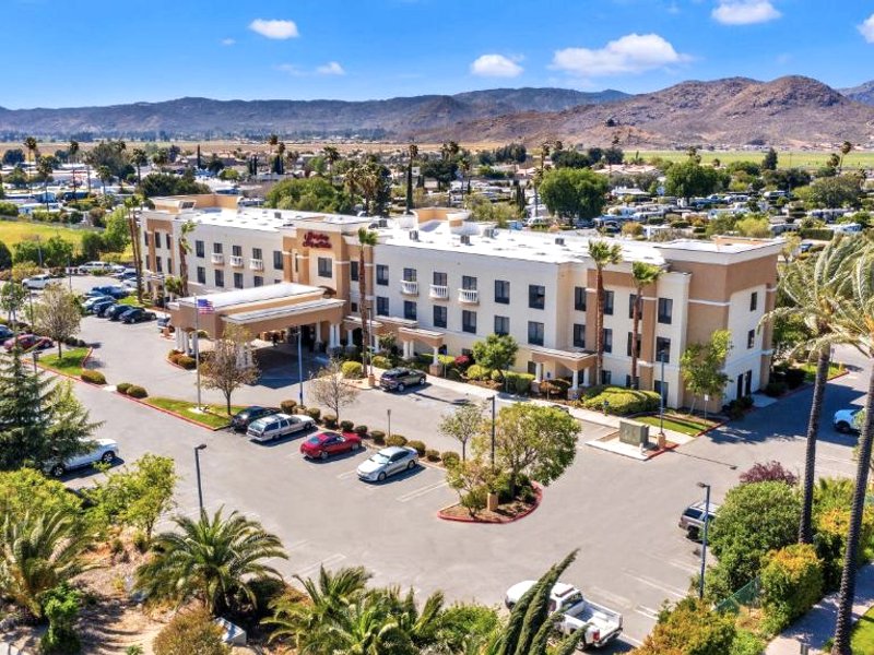 ハンプトン イン アンド スイーツ へメット (Hampton Inn and Suites Hemet)の写真