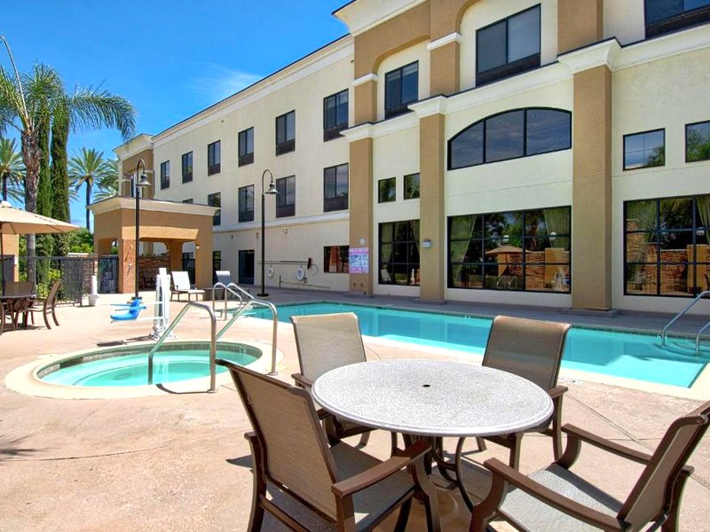 ハンプトン イン アンド スイーツ へメット (Hampton Inn and Suites Hemet)の写真