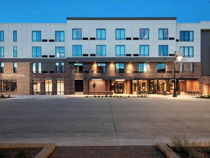 Courtyard Owatonna Downtownの写真
