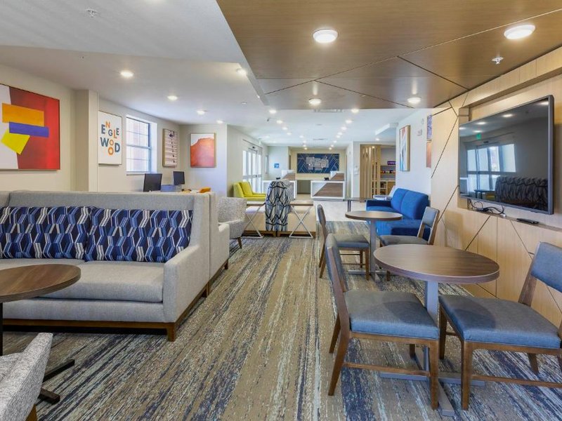 ホリデイ イン エクスプレス アンド スイーツ イングルウッド デンバー サウス バイ IHG (HOLIDAY INN EXPRESS AND SUITES ENGLEWOOD DENVER SOUTH By IHG)の写真