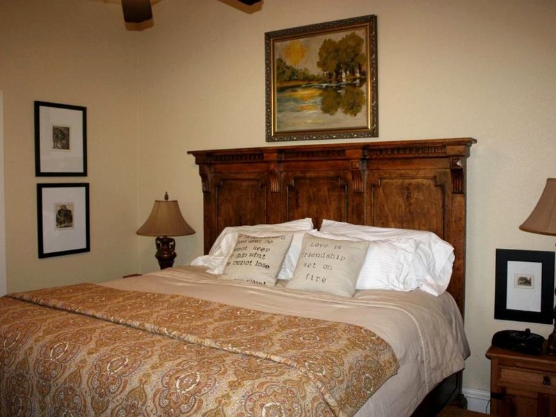 Peaceful Cottage on Farm in Idyllic Countryside near Fort Worth, Texasの写真
