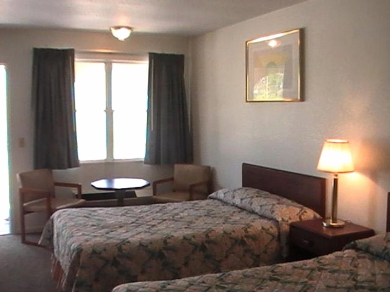 Hometown Inn Galionの写真