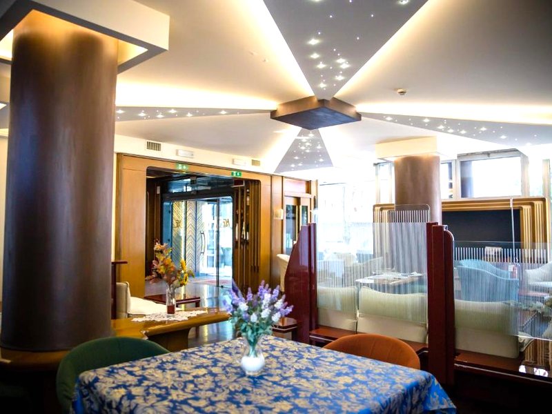 ホテル シッタ ディ コネリアーノ (Hotel Citta