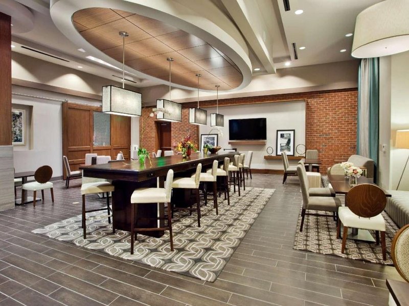 Hampton Inn & Suites Chapel Hill-Carrboro/Downtownの写真