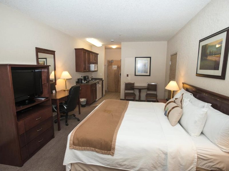 Lakeview Inns & Suites - Chetwyndの写真