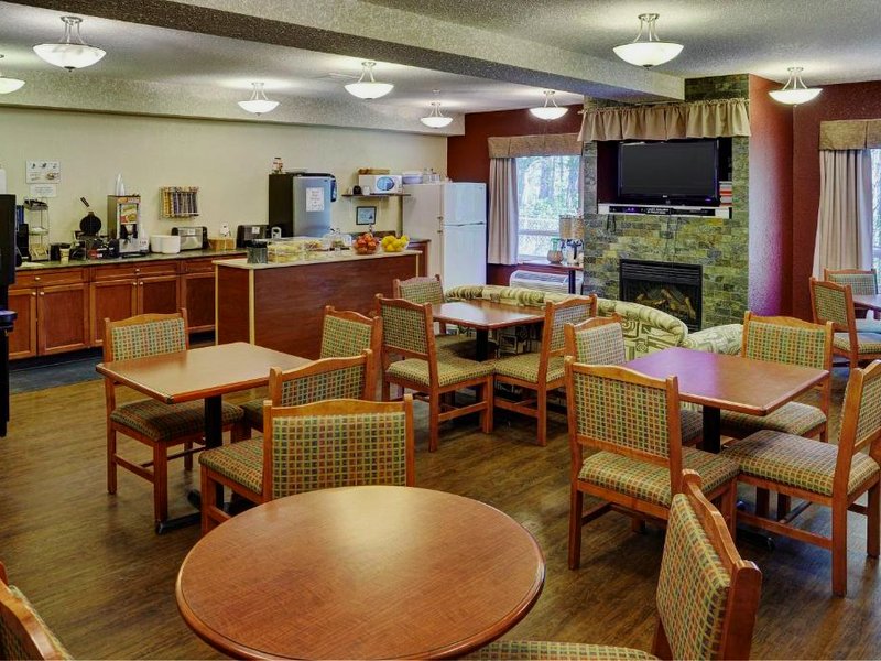 Lakeview Inns & Suites - Chetwyndの写真